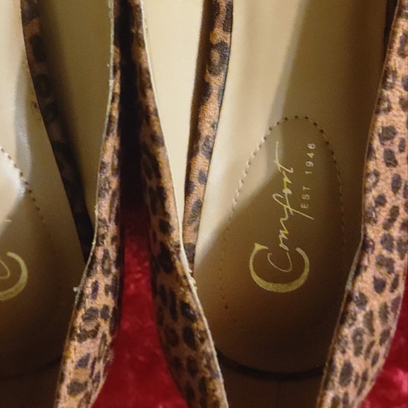 Women's COMFORT Est 1946 Cheetah Print Heels, Size 8 - Picture 3 of 7